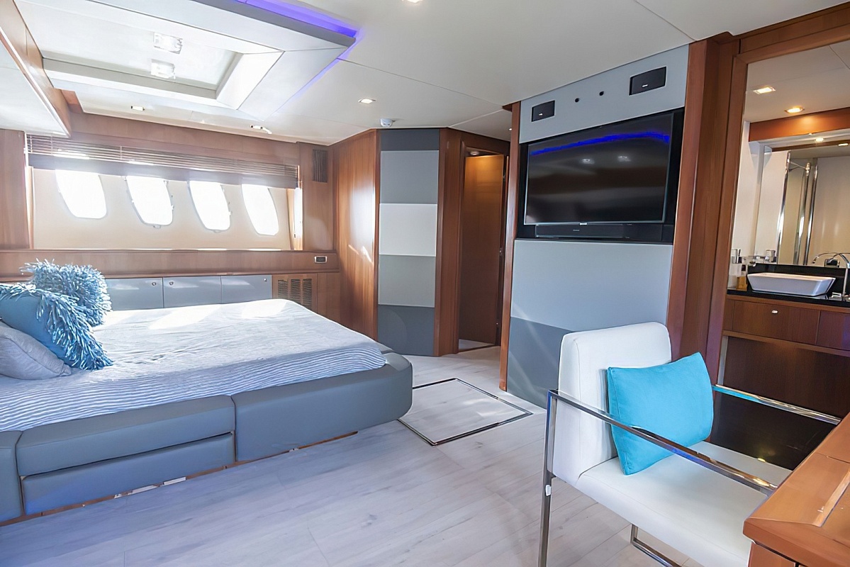Продается моторная яхта Sunseeker 86 - мастер каюта